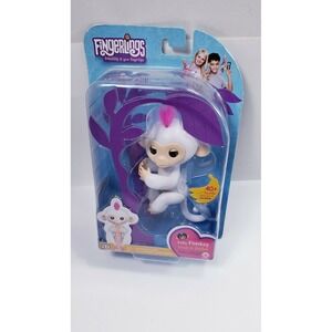 Fingerlings Baby Monkey Sophie White Interactive Toy WowWee